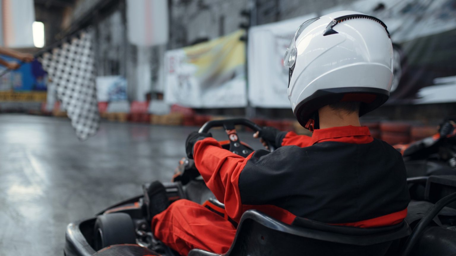 Casque karting : comment choisir le bon équipement sans se tromper sur les normes